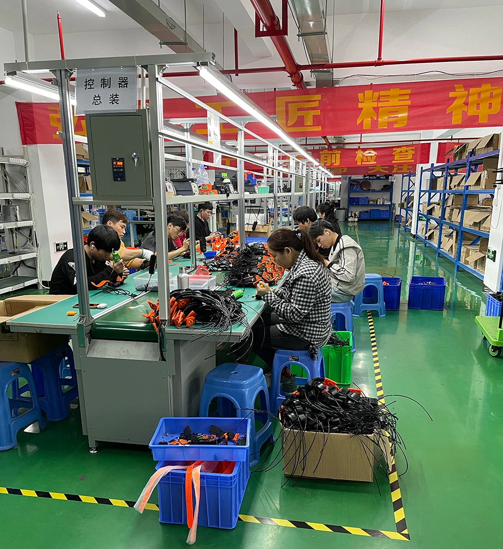 GPS VHF Hunting Dog Tracker: 15KM Long-Range VHF + 4G Failover & Rugged IP68 Shock-Resistant Construction