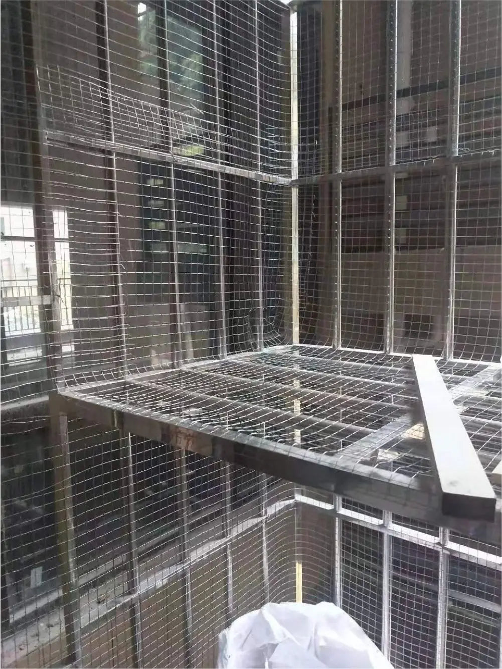 Hot Dip Galvanized Breeding Welding Wire Mesh Chicken Rabbit Squirrel Cage Mesh Balcony Garden Safety Net Anti Mouse Snake Fence